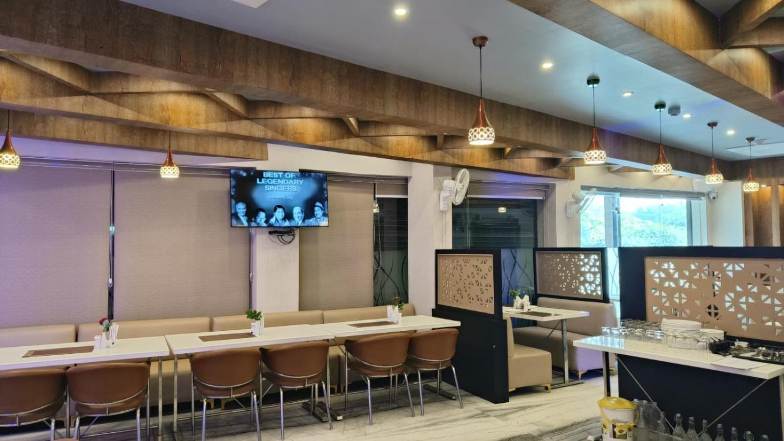 V Square Airport Hotel Lucknow Exterior foto